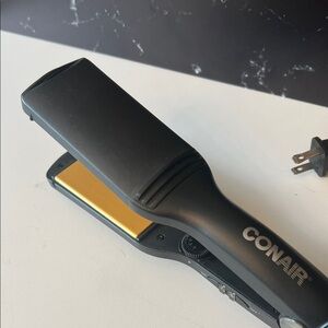Conair Black and Gold Hair Straightener